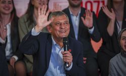 CHP Genel Başkanı Özel, yurt dışında yaşayan gençlerle görüştü