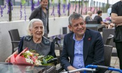 CHP Genel Başkanı Özel'den 'Anneler Günü' ziyareti