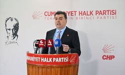 CHP Sözcüsü Zeynel Emre Avcılar'da basın toplantısı düzenledi