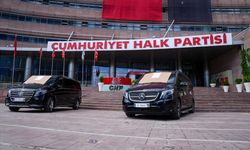 CHP'de iki lüks minibüs satışa çıkarıldı