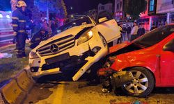 Çorum'da iki otomobilin çarpışması sonucu 3 kişi yaralandı