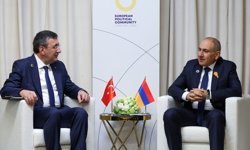 Cumhurbaşkanı Yardımcısı Yılmaz, Ermenistan Başbakanı Paşinyan ile görüşmelerinde Ani Köprüsü'nün ortak restorasyonuna ilişkin mutabakat zaptının imzalandığını bildirdi