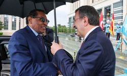 Cumhurbaşkanı Yardımcısı Yılmaz, Sudan Başbakanı İdris ile bir araya geldi: