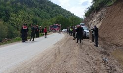 Düzce'de dereye devrilen kamyonetin sürücüsü öldü