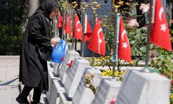 Edirnekapı Şehitliği'nde bayram arifesi yoğunluğu