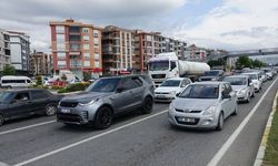 Edremit Körfezi'ndeki yollarda bayram tatili dolayısıyla yoğunluk yaşanıyor