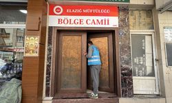 Elazığ'da yükümlüler cami ve mezarlıkları Kurban Bayramı'na hazırlıyor