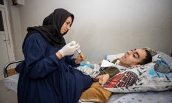 En büyük Anneler Günü hediyesi ömrünü adadığı engelli oğlunun sevgisi