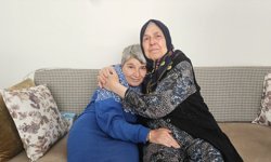 Engelli kızına yarım asırdır gözü gibi bakıyor