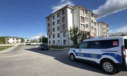 Erzincan'da apartmanın dördüncü katından düşen otizmli çocuk yaralandı