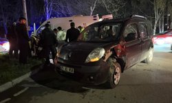 Erzurum'da hafif ticari araçla çarpışan motosikletli ağır yaralandı