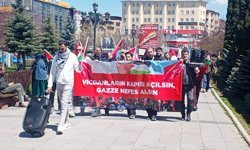 Erzurum'da sağlıkçılar Gazze için sessiz yürüyüşlerini 130. haftada sürdürdü