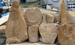 Erzurumlu çiftçi eşine duyduğu özlemi sanata dönüştürdü