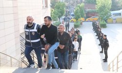 Eskişehir merkezli yasa dışı bahis operasyonunda yakalanan 45 zanlı adliyede