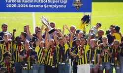Fenerbahçe ArsaVev Kadın Futbol Takımı, şampiyonluk kupasını aldı