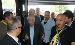 Fenerbahçe Kulübü Başkan Adayı Aziz Yıldırım, taraftarlarla bir araya geldi