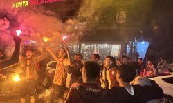 Galatasaraylı taraftarlar 26. şampiyonluğunu kutluyor