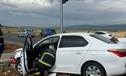 Gaziantep'te çarpışan 2 otomobildeki 6 kişi yaralandı
