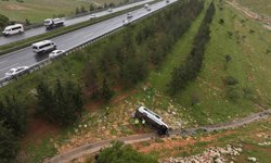 Gaziantep'te devrilen işçi servisindeki 16 kişi yaralandı