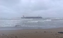 GÜNCELLEME 2 - Sakarya'da kuru yük gemisi karaya oturdu