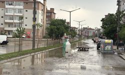 GÜNCELLEME - Edirne'de sağanak ve dolu nedeniyle bazı iş yerlerini su bastı