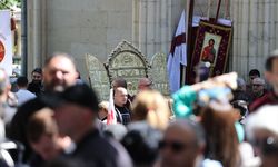 Gürcistan'ın başkenti Tiflis'te halk, 'Aile Kutsallığı ve Ebeveynlere Saygı Günü' dolayısıyla yürüdü