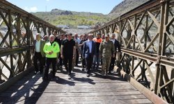 Hakkari-Van kara yolunda yapılan alternatif yol ve panel köprü ulaşıma açıldı