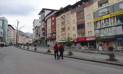 Hakkari'de temel kazısı sonrası çatlakların oluştuğu bölgede 2 bina daha boşaltıldı