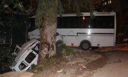 Hatay'da midibüsün hafif ticari araca çarptığı kazada 2 kişi ağır yaralandı