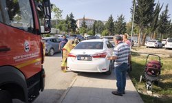Hatay'da otomobilde kilitli kalan bebeği itfaiye ekibi kurtardı