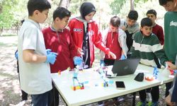 Iğdır'da üniversiteli gönüllüler köyleri gezerek çocukları bilim ve teknolojiyle tanıştırıyor