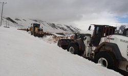 Iğdır'ın yüksek kesimlerinde karla mücadele çalışmaları sürüyor