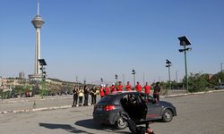 İran'da bazı erkek dublör adaylarını artık kadınlar eğitiyor