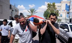 İsrail askerlerinin, Doğu Kudüs'te Ayrım Duvarı'nı aşmaya çalışırken vurduğu Filistinli öldü