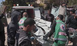 İsrail'in Gazze'de polis kontrol noktasına düzenlediği saldırıda 2 kişi hayatını kaybetti