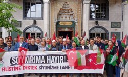 İsrail'in Küresel Sumud Filosu'na saldırısı Manisa'da protesto edildi