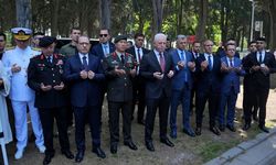 İstanbul Valisi Gül'den şehitlik ziyareti