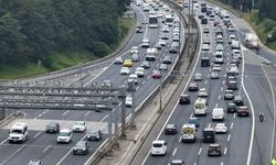 İstanbul'da bayram tatili nedeniyle bazı bölgelerde trafik yoğunluğu yaşanıyor
