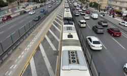 İstanbul'da metrobüste çıkan yangın seferleri aksattı