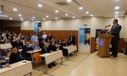 İzmir'de 15 Temmuz Manşetleri Gazetecilik Atölyesi düzenlendi