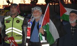 İzmir'de İsrail'in Küresel Sumud Filosu'na saldırısına tepki gösterildi