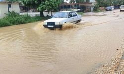İzmir'in Ödemiş ilçesinde sağanak hayatı olumsuz etkiledi