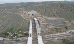 Kafkasya ve Orta Doğu'ya ulaşımı güçlendirecek Ankara-Kırıkkale-Delice Otoyolu'nda çalışmalar hızlandı