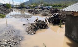Kars'ta taşkın nedeniyle bazı ev ve iş yerleri zarar gördü