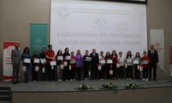 Kırklareli'nde ortaokul öğrencileri İngilizce tiyatro gösterisiyle teknoloji bağımlılığına dikkati çekti
