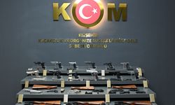 Kırşehir'de ruhsatsız tabanca, tüfek ve tabanca parçaları ile çok sayıda fişek ele geçirildi