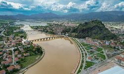 Kızılırmak Nehri'nin rengi kahverengiye döndü