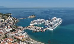 Kuşadası'na 4 kruvaziyerle 10 bin 800 turist geldi