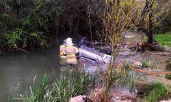 Kütahya'da Porsuk Çayı'na devrilen otomobildeki 1 kişi öldü, 1 kişi yaralandı