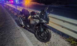 Manisa'da bariyere çarpan motosikletteki gençlerden biri öldü, biri yaralandı